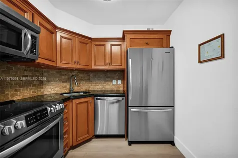 5225 Collins Avenue Miami Beach FL 33140