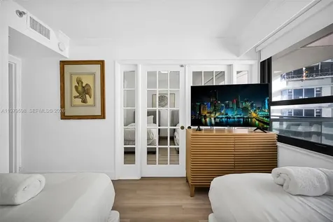 5225 Collins Avenue Miami Beach FL 33140