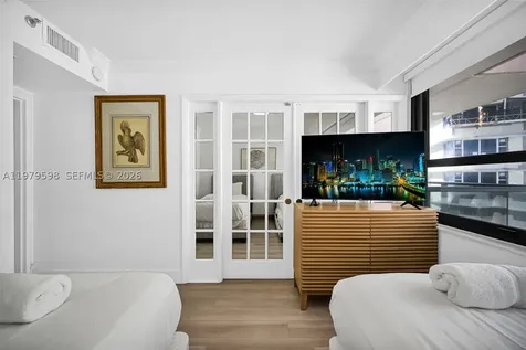 5225 Collins Avenue Miami Beach FL 33140