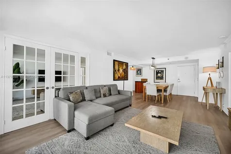 5225 Collins Avenue Miami Beach FL 33140