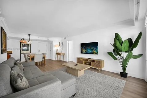 5225 Collins Avenue Miami Beach FL 33140