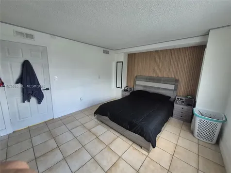 8405 NW 8th Street Miami FL 33126