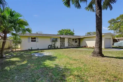19830 SW 92nd Avenue Cutler Bay FL 33157