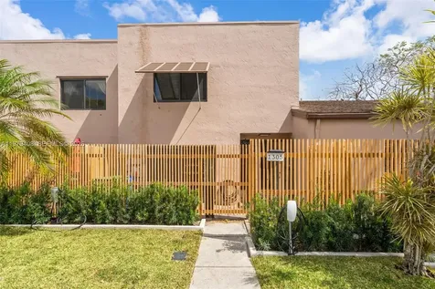 1305 NW 122nd Terrace Pembroke Pines FL 33026