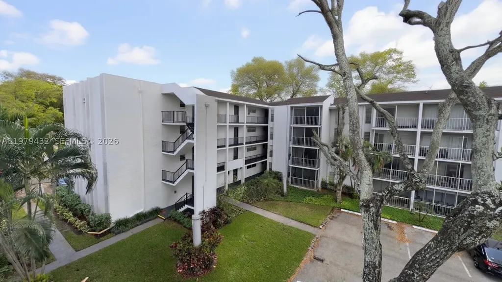 483 N Pine Island Road Plantation FL 33324