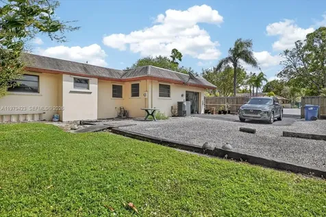 8261 SW 186th Street Cutler Bay FL 33157