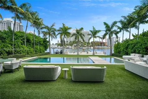 5501 Pine Tree Drive Miami Beach FL 33140