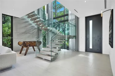 5501 Pine Tree Drive Miami Beach FL 33140