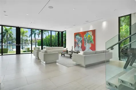 5501 Pine Tree Drive Miami Beach FL 33140