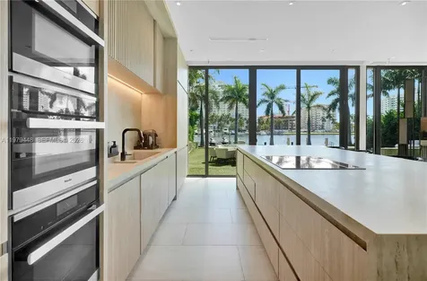 5501 Pine Tree Drive Miami Beach FL 33140