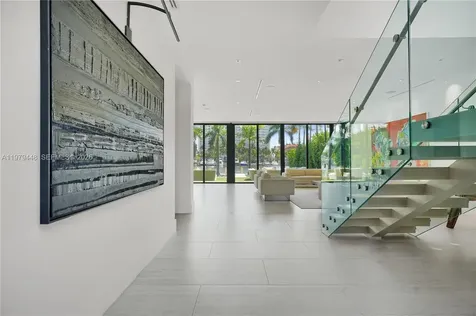 5501 Pine Tree Drive Miami Beach FL 33140