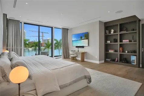 5501 Pine Tree Drive Miami Beach FL 33140