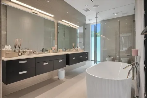 5501 Pine Tree Drive Miami Beach FL 33140