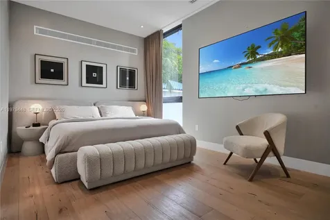 5501 Pine Tree Drive Miami Beach FL 33140