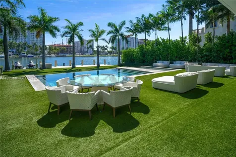 5501 Pine Tree Drive Miami Beach FL 33140