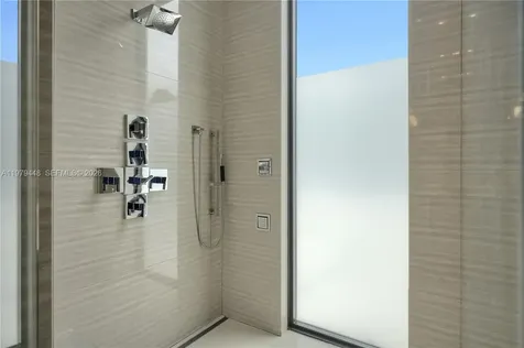 5501 Pine Tree Drive Miami Beach FL 33140