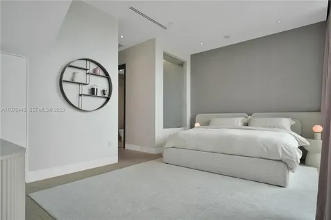 5501 Pine Tree Drive Miami Beach FL 33140