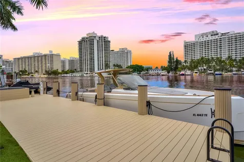5501 Pine Tree Drive Miami Beach FL 33140