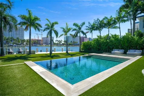 5501 Pine Tree Drive Miami Beach FL 33140
