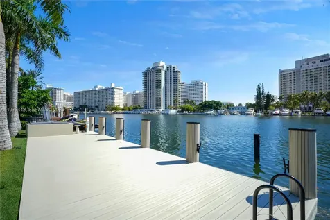 5501 Pine Tree Drive Miami Beach FL 33140