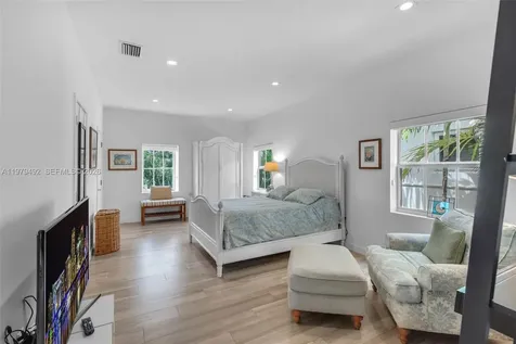 707 W 54th Street Miami Beach FL 33140