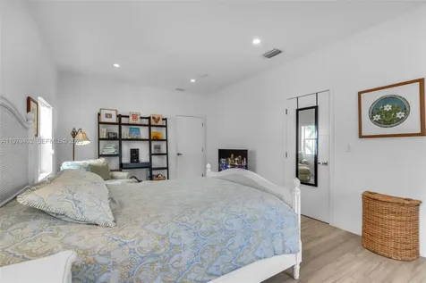 707 W 54th Street Miami Beach FL 33140