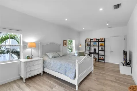 707 W 54th Street Miami Beach FL 33140