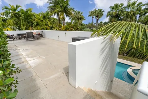 707 W 54th Street Miami Beach FL 33140