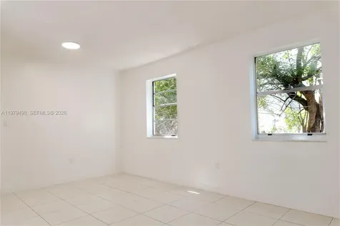 1525 NW 19th Terrace Miami FL 33125