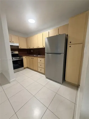 1525 NW 19th Terrace Miami FL 33125