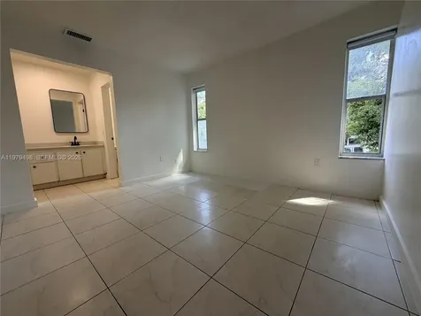 1525 NW 19th Terrace Miami FL 33125