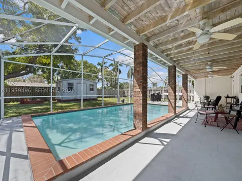 8620 SW 185th Terrace Cutler Bay FL 33157
