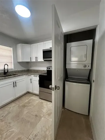 916 SW 10th Street Hallandale Beach FL 33009