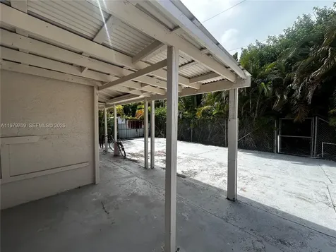 916 SW 10th Street Hallandale Beach FL 33009