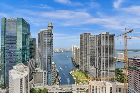 31 SE 5th Street Miami FL 33131