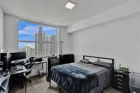 31 SE 5th Street Miami FL 33131