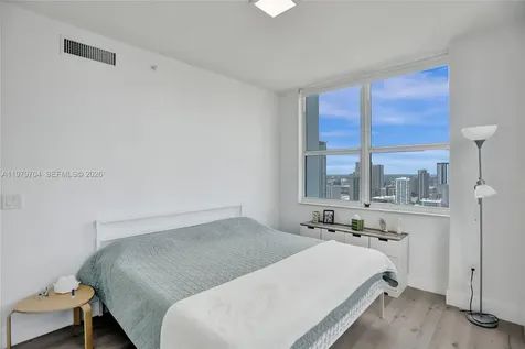 31 SE 5th Street Miami FL 33131
