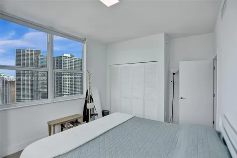 31 SE 5th Street Miami FL 33131