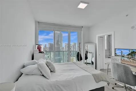 31 SE 5th Street Miami FL 33131