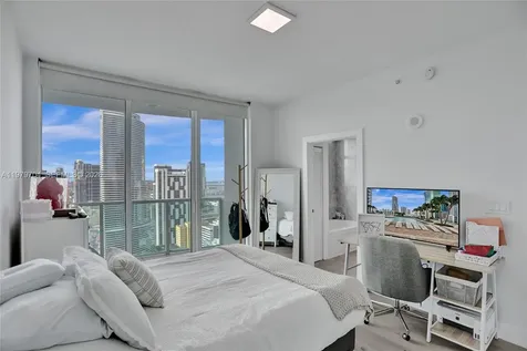 31 SE 5th Street Miami FL 33131
