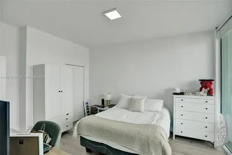 31 SE 5th Street Miami FL 33131