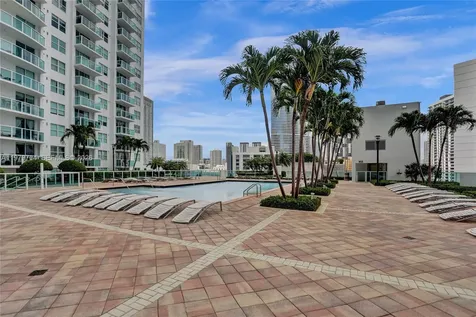 31 SE 5th Street Miami FL 33131
