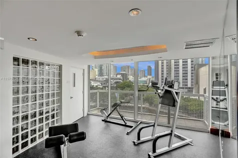 31 SE 5th Street Miami FL 33131