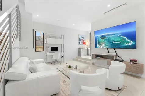 3276 Day Avenue Miami FL 33133