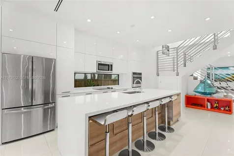 3276 Day Avenue Miami FL 33133