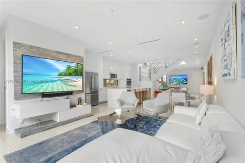 3276 Day Avenue Miami FL 33133