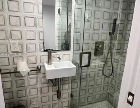 2457 Collins Avenue Miami Beach FL 33140