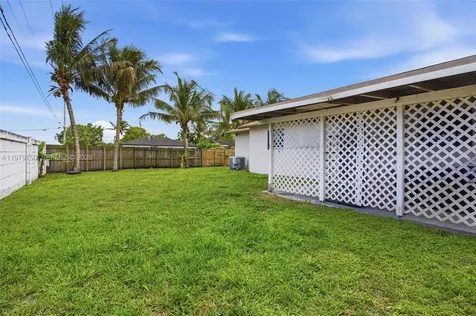 720 SW 81 Terrace North Lauderdale FL 33068