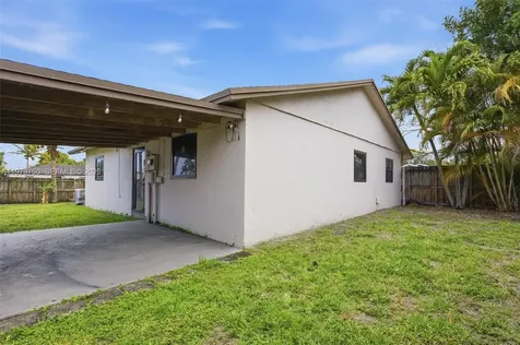 720 SW 81 Terrace North Lauderdale FL 33068