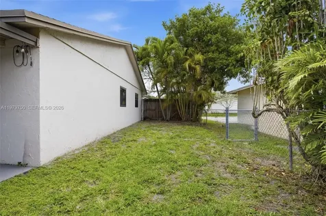 720 SW 81 Terrace North Lauderdale FL 33068